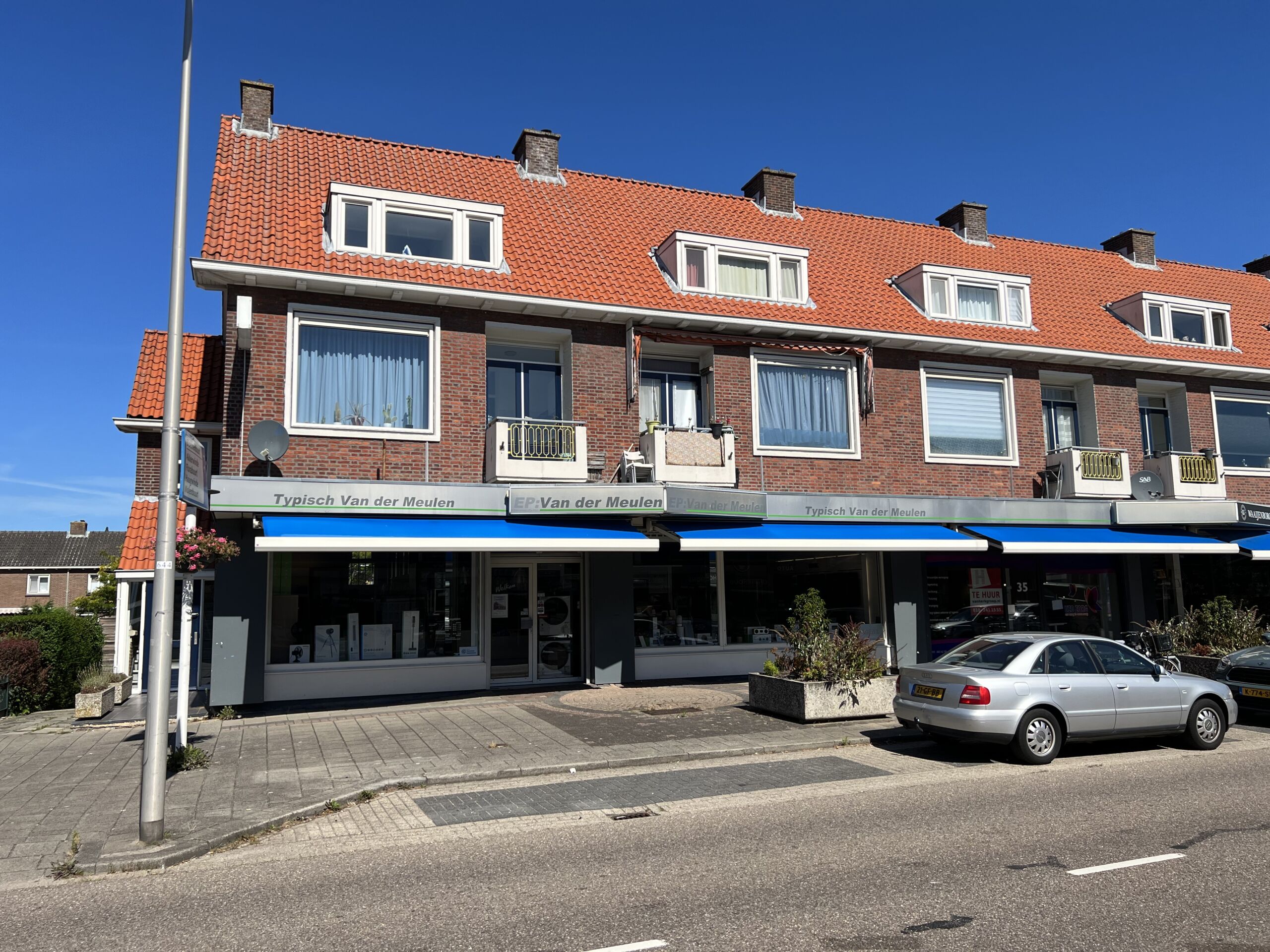 Bedrijfspand te Capelle a:d IJssel RTV van der Meulen