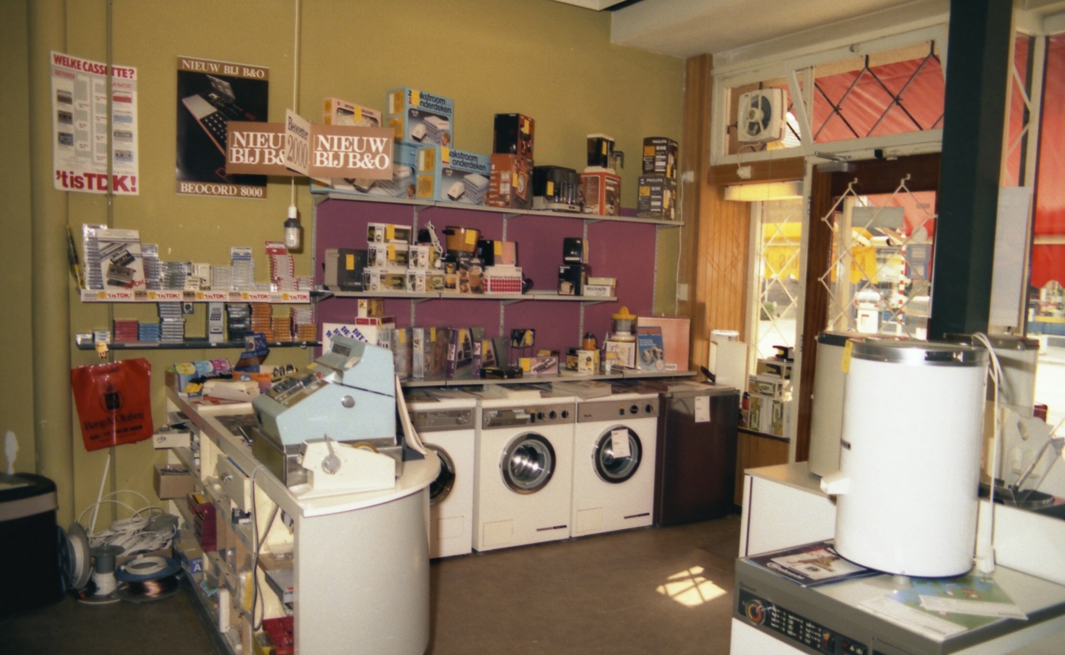 winkel-interieur-van-der-meulen-capelle-ad-IJssel-witgoed-elektro